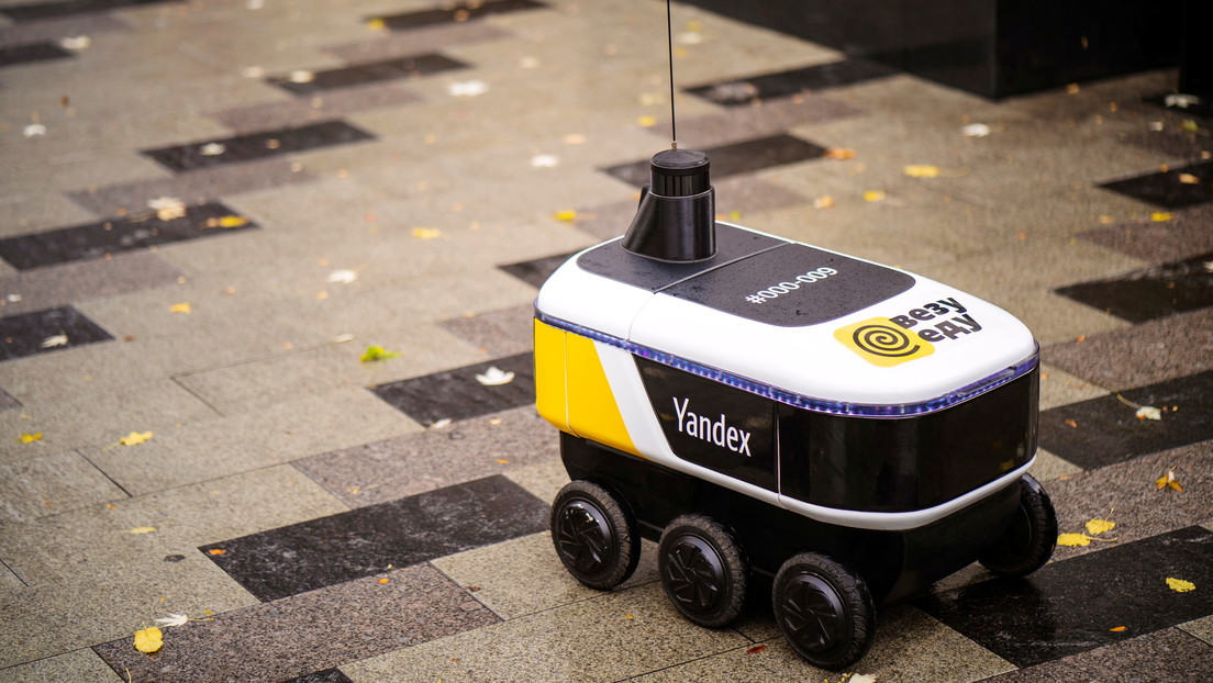 Robots mensajeros comienzan a entregar pedidos de comida en un céntrico distrito de Moscú