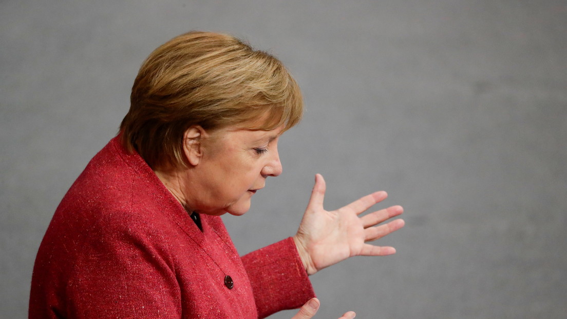 El emotivo llamamiento de Merkel a los alemanes para restringir contactos sociales: "El precio de 590 muertes por día es inaceptable"