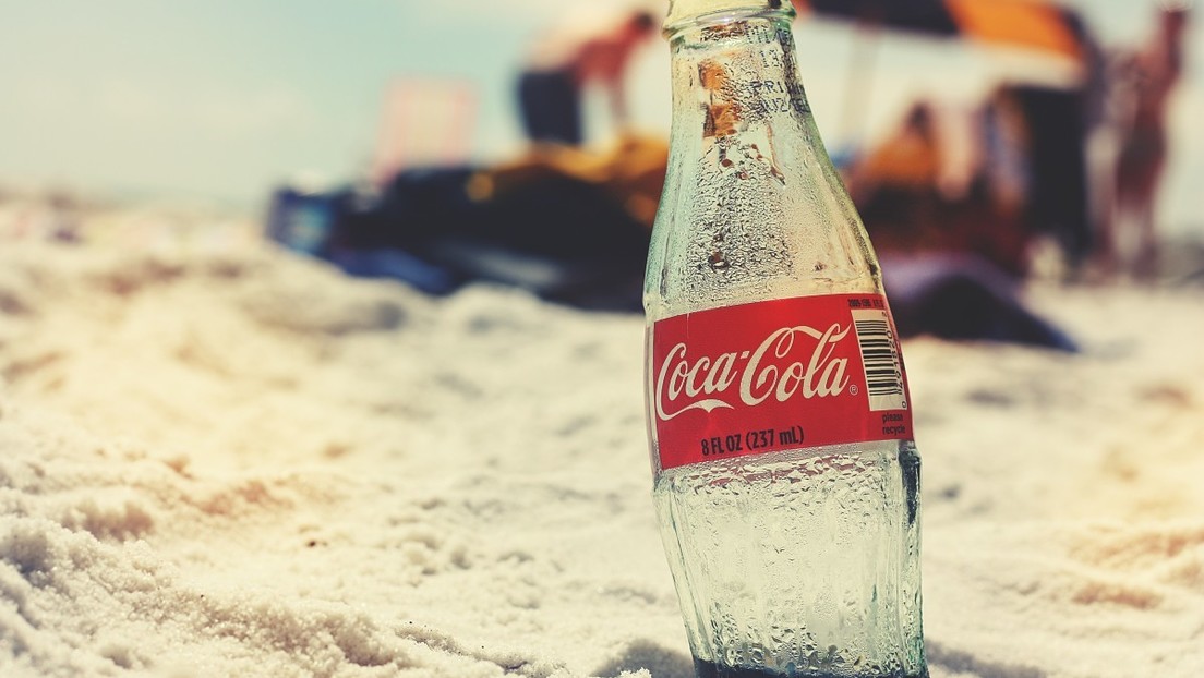 FOTO: Internauta muestra qué pasa al dejar una botella de Coca-Cola al sol durante un mes