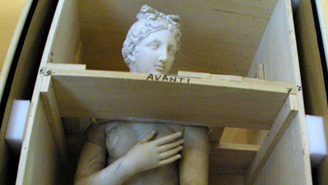 Encuentran una cabeza de la diosa Venus durante la reconstrucción de una plaza en Italia