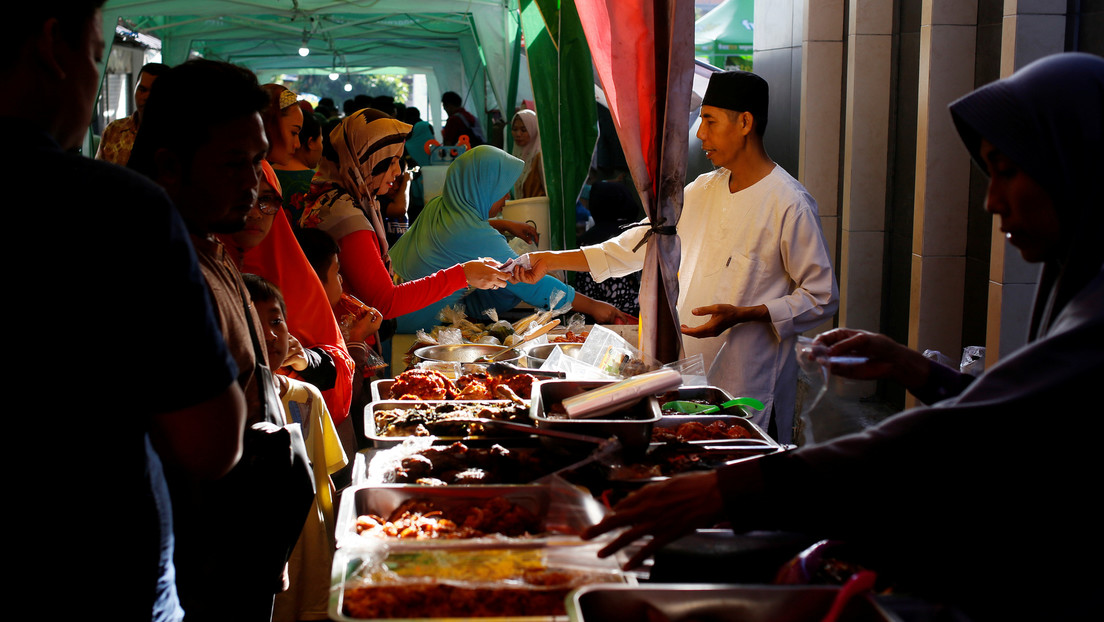 En algunos mercados indonesios aún venden carne de murciélago, pese a vincularse con el origen del coronavirus