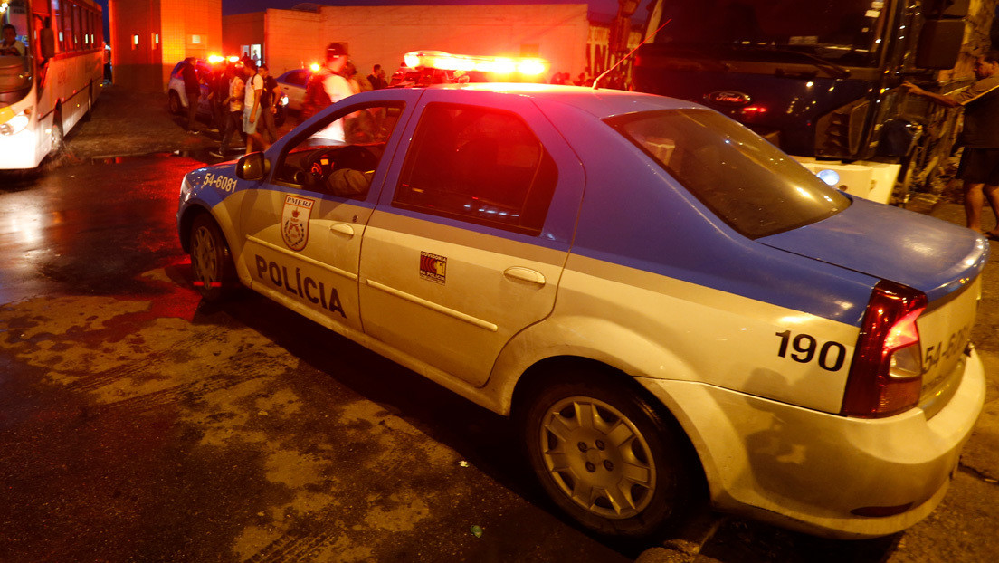 Detienen a dos policías en Brasil por la muerte de dos jóvenes negros a quienes habrían disparado, arrestado y abandonado en una carretera