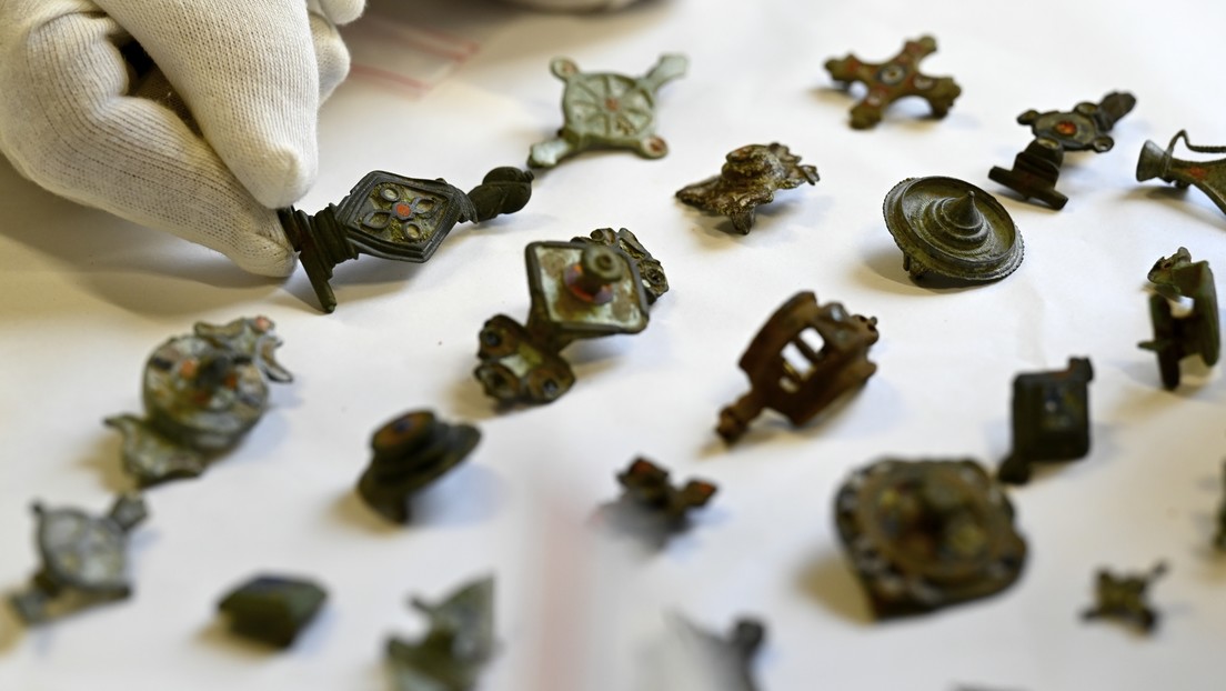 Incautan más de 27.000 piezas arqueológicas en la casa de un saqueador de tesoros en Francia (FOTOS)