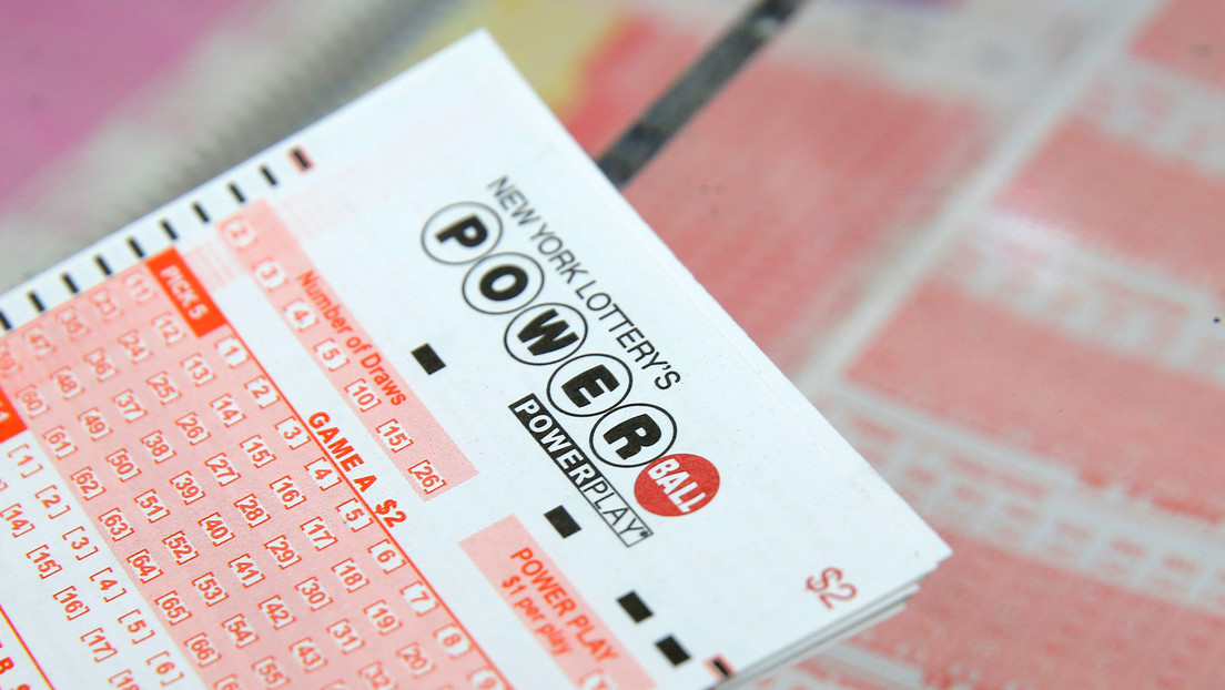 Obligan a una mujer a devolver un boleto de lotería premiado con más de 4 millones de dólares