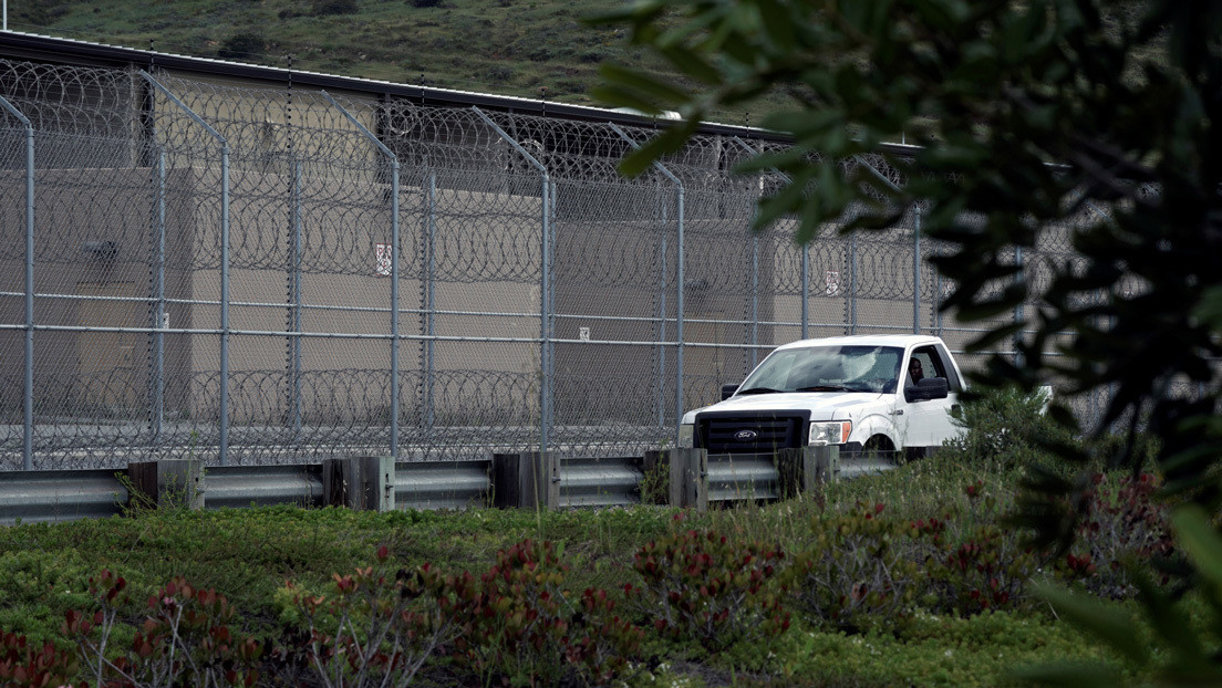 Dos inmigrantes detenidos por el servicio migratorio de EE.UU. estuvieron en confinamiento solitario por más de 300 días
