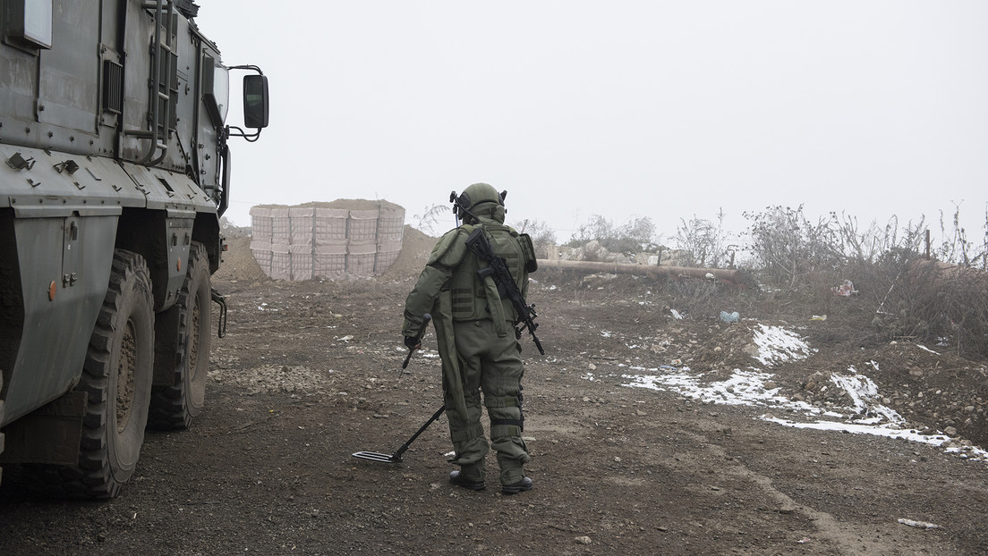 Un oficial ruso muere mientras desactivaba minas en Nagorno Karabaj