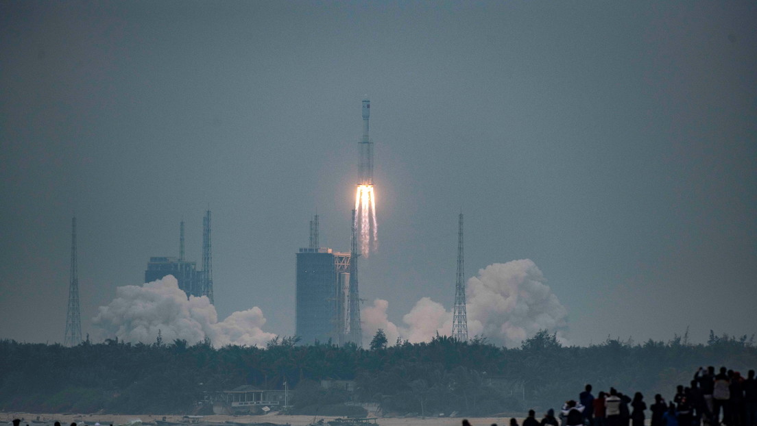 China realiza un "exitoso lanzamiento inaugural" del cohete Changzheng-8 con un satélite secreto a bordo
