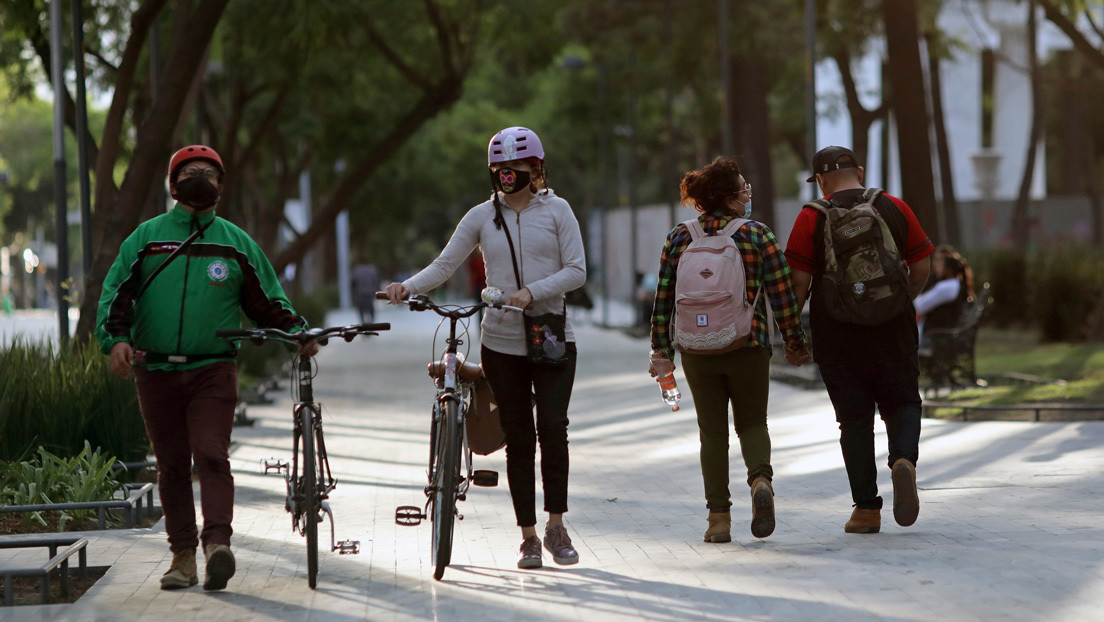 'Lady Cubrebocas': una joven se hace viral en redes tras negarse a usar mascarilla en un parque de México