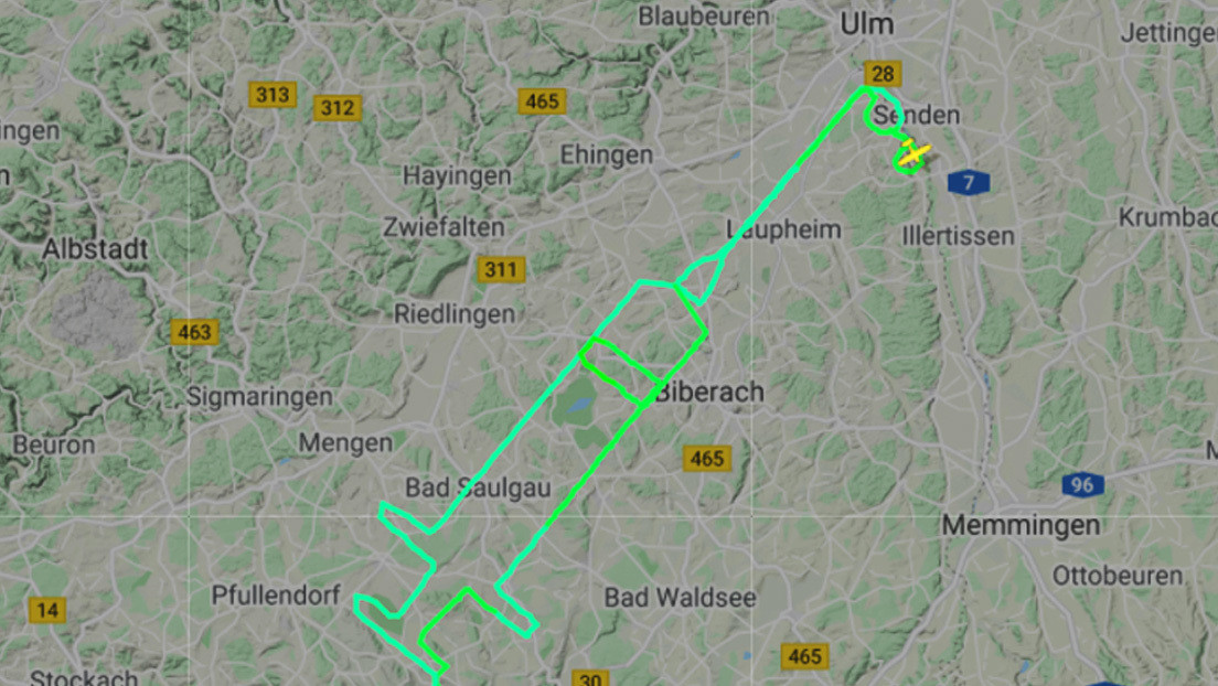 FOTO: Un piloto alemán dibuja una jeringuilla con la trayectoria de su vuelo