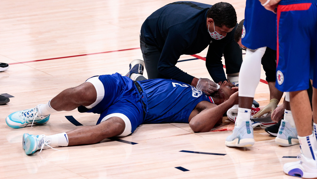"Aterrador": Estrella de la NBA recibe un codazo en la boca y le tienen que cerrar el corte con 8 puntos de sutura (VIDEOS)