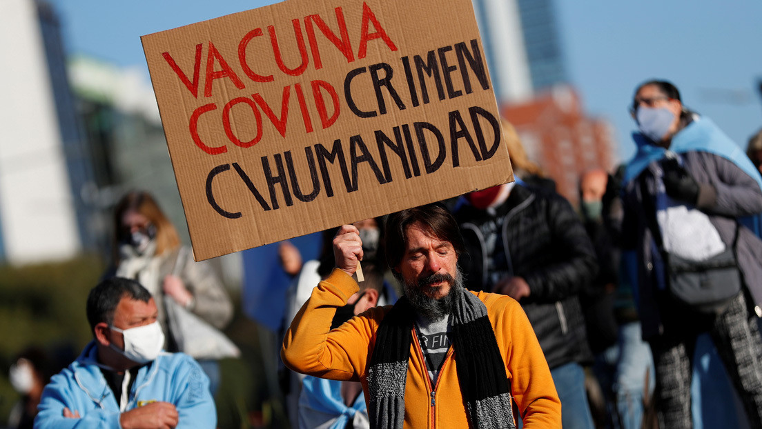 La campaña contra la vacuna rusa en Argentina: del miedo al "comunismo soviético" a la desconfianza sin fundamentos científicos