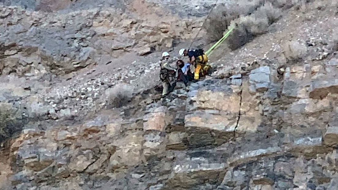 VIDEO: Rescatan a un excursionista que cayó 30 metros por un precipicio y quedó atrapado 5 horas con varios huesos rotos