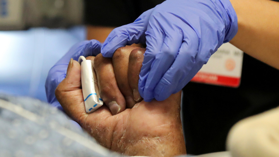 "Los pacientes mueren como moscas, es como una zona de guerra": una enfermera de California ruega tomar precauciones para no contagiarse de covid