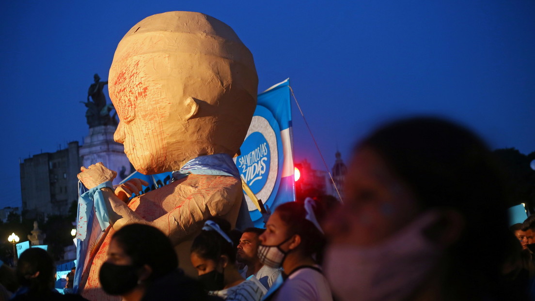 Quién es la 'La Petisa' y por qué se convirtió en un 'meme' viral tras la legalización del aborto en Argentina