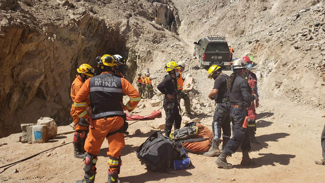 VIDEO: Rescatan "sanos y salvos" a dos mineros atrapados tras un derrumbe en Chile