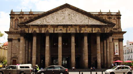 Un payaso y un periodista causan polémica en México por cerrar una plaza pública para grabar su programa de televisión