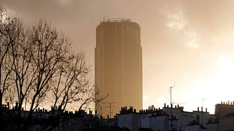 VIDEO: Un deportista extremo escala uno de los edificios más altos de París sin equipo de seguridad