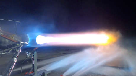 Jeff Bezos promete llevar a la primera mujer a la Luna y muestra "el motor que lo hará" (VIDEO)