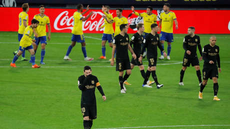 VIDEO: El brutal error del F.C. Barcelona que lo condenó frente al Cádiz