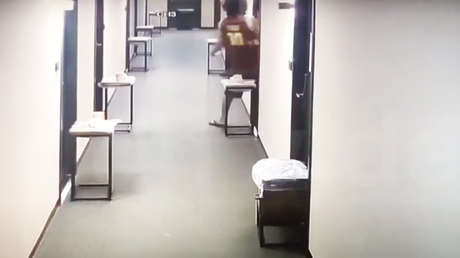 VIDEO: Multan con 3.500 dólares a un hombre por saltarse la cuarentena durante ocho segundos