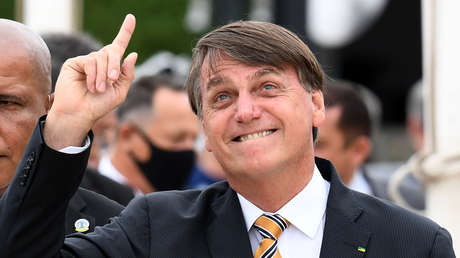 Bolsonaro anuncia la eliminación del impuesto para la importación de pistolas y revólveres