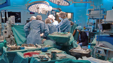 Un hospital de España realiza con éxito el primer transplante de útero de una donante viva