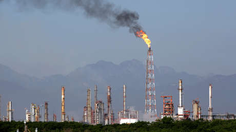 Dos explosiones en una refinería de Petróleos Mexicanos en Nuevo León dejan cinco lesionados