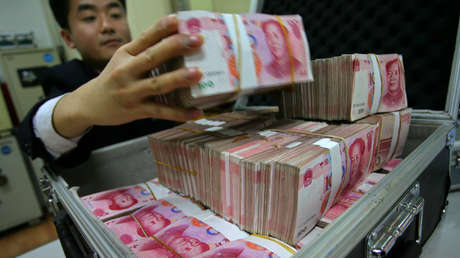 Condenan a cadena perpetua a una banquera "estrella" por robar más de 400 millones de dólares de los clientes a través de un esquema piramidal