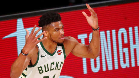 Giannis Antetokounmpo, jugador de los Bucks de Milwaukee, firma el mayor contrato en la historia de la NBA