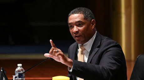Cedric Richmond, asesor de Biden, da positivo al covid-19