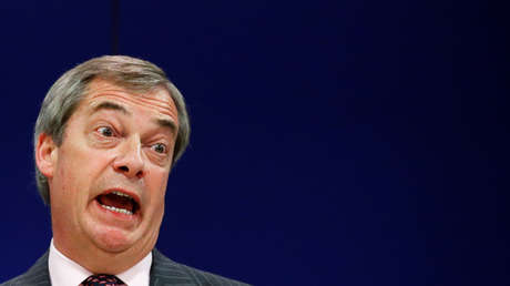 El político británico Nigel Farage culpa a China por tener una "Navidad cancelada" y un periodista chino le responde que "deje de hablar mierda"