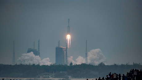 China realiza un "exitoso lanzamiento inaugural" del cohete Changzheng-8 con un satélite secreto a bordo