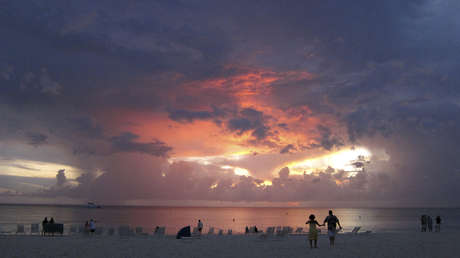 Reducen a 2 meses de prisión la pena a una adolescente estadounidense por violar la cuarentena en Islas Caimán