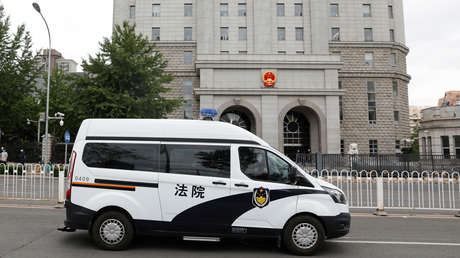 Una mujer acusada de siete asesinatos, robos y secuestros va a juicio tras 20 años fugada