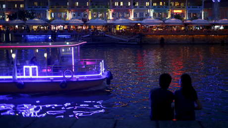 Encarcelan un hombre por declarar falsamente que no había consumado el matrimonio con su esposa