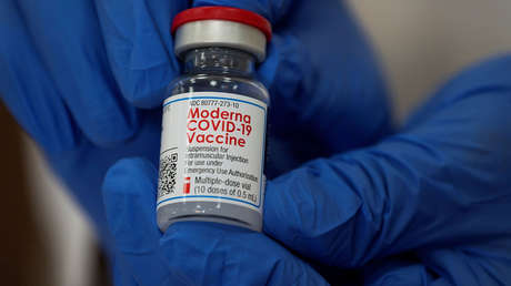 La vacuna de Moderna contra el covid-19 causa reacciones adversas en las personas con rellenos faciales cosméticos