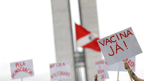 Bolsonaro dice que son los laboratorios los que deben estar "interesados en vender" vacunas a su Gobierno