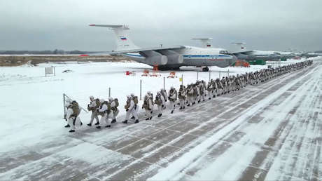 VIDEO: Saltos en paracaídas de combatientes de una unidad aerotransportada rusa son filmados en primera persona