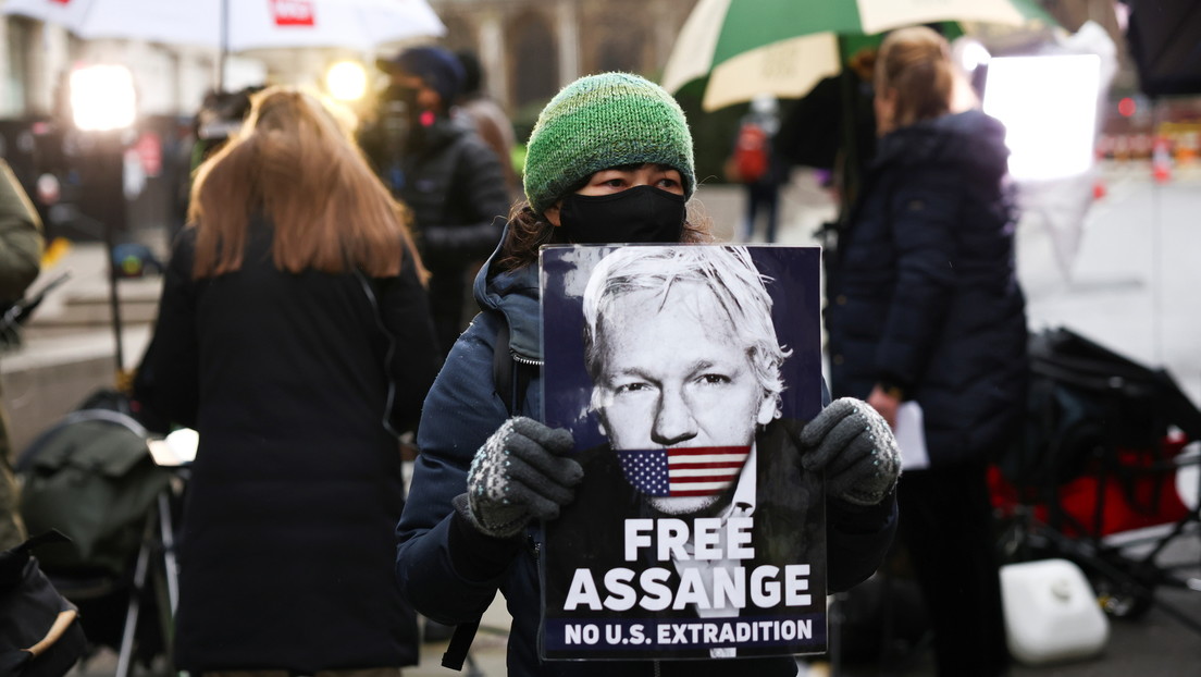 Un tribunal británico deniega la extradición de Assange a EE.UU. por temor a que se suicide