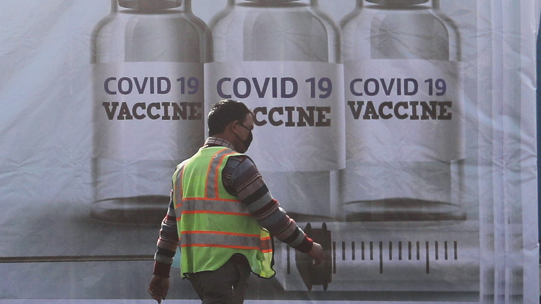¿"Prisa indecorosa" o "logro especial"?: Polémica en la India por la aprobación de dos vacunas contra el coronavirus