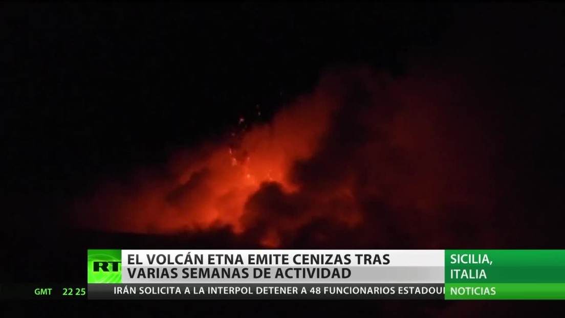El volcán Etna emite cenizas tras varias semanas de actividad