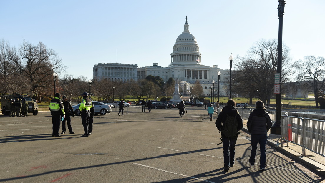 Divulgan la foto de un supuesto explosivo hallado cerca del Capitolio de EE.UU. durante el asalto de partidarios de Trump