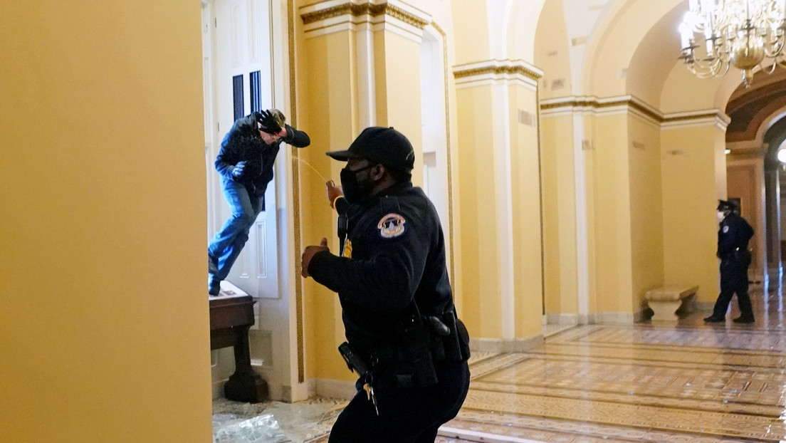 La policía del Capitolio de EE.UU. confirma la muerte de un oficial, herido durante los disturbios