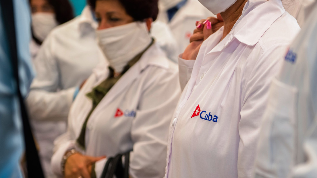 "No tenemos los especialistas que se requieren": Ciudad de México recibirá a 200 médicos cubanos para combatir la pandemia