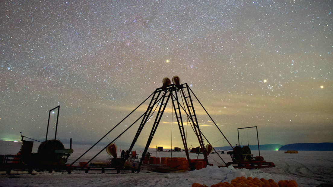 Un gran observatorio de neutrinos comenzará a funcionar en 2021 en el fondo del lago Baikal