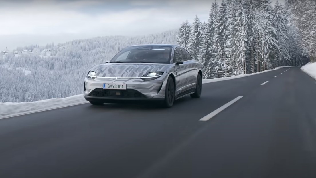 VIDEO: Sony prueba su primer coche eléctrico en las carreteras de Europa