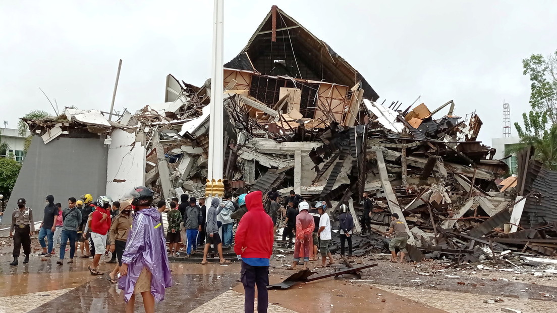 Imágenes de las destrucciones producidas por el devastador terremoto que dejó en Indonesia decenas de muertos y cientos de heridos