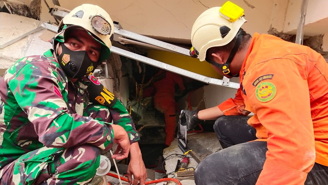 El número de muertos tras el terremoto en Indonesia aumenta a 26