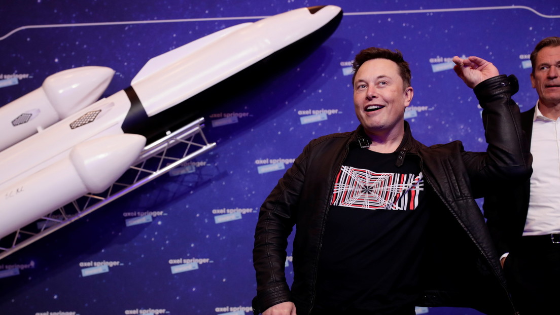 Un desarrollador realiza 154 intentos para solicitar el permiso de Elon Musk para hacer un juego sobre SpaceX y al final recibe una respuesta
