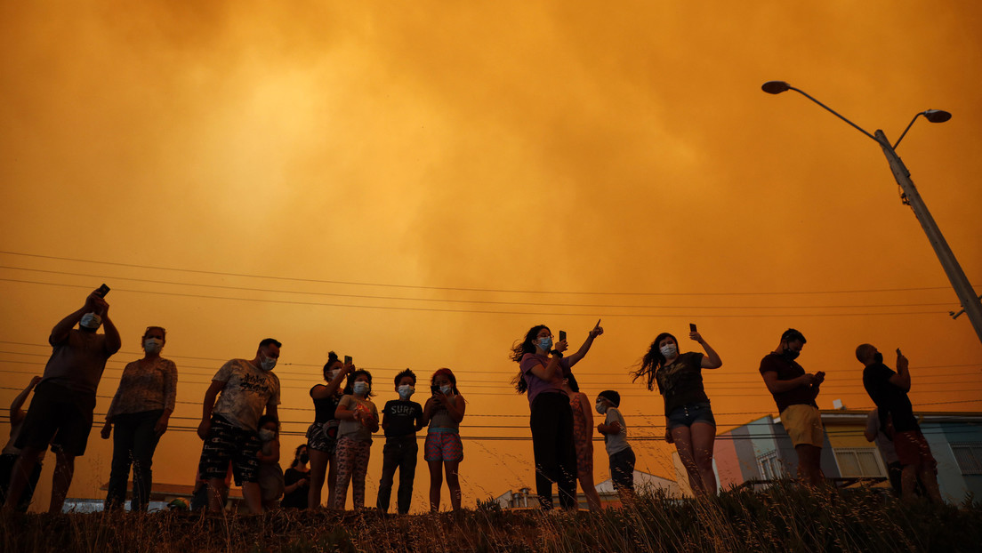 FOTOS: El cielo se torna rojo por los incendios forestales en Chile